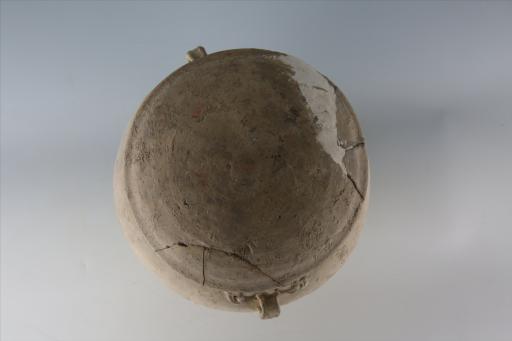 东汉敛口束颈鼓腹高圈足铺首衔环弧顶盖凹弦纹红彩泥质灰陶壶