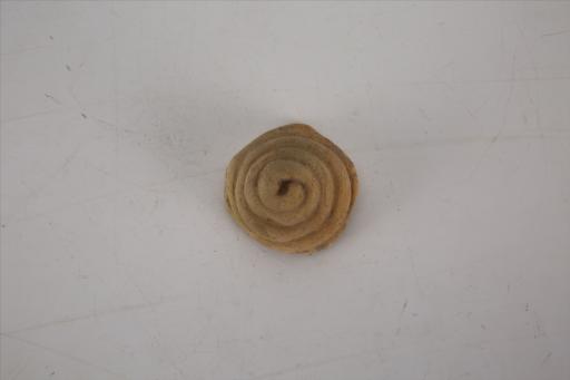 唐夹砂灰黄陶泥塑佛螺髻