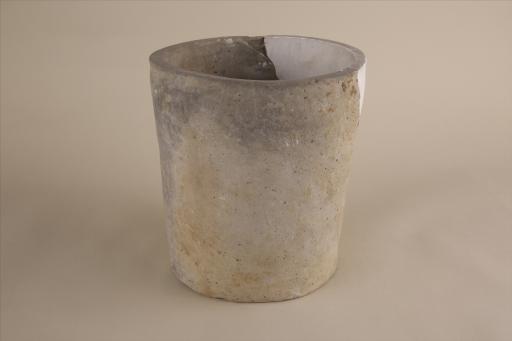 东汉直口方唇直腹平底泥质灰陶井