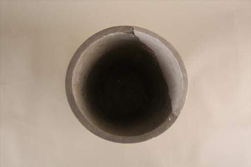 东汉直口方唇直腹平底泥质灰陶井