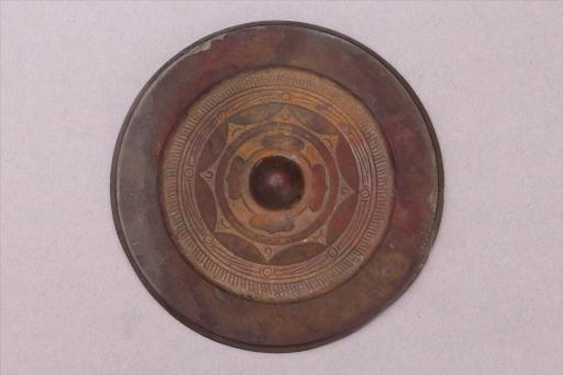 东汉圆钮连弧纹铜镜