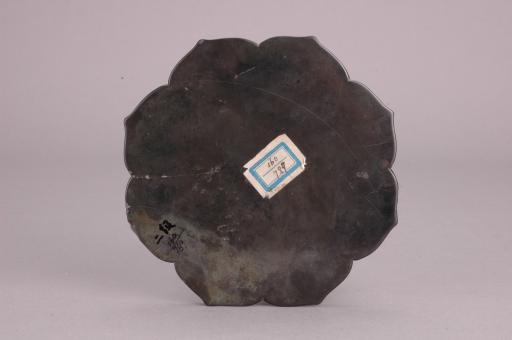 唐瑞兽鸾鸟八瓣莲花镜