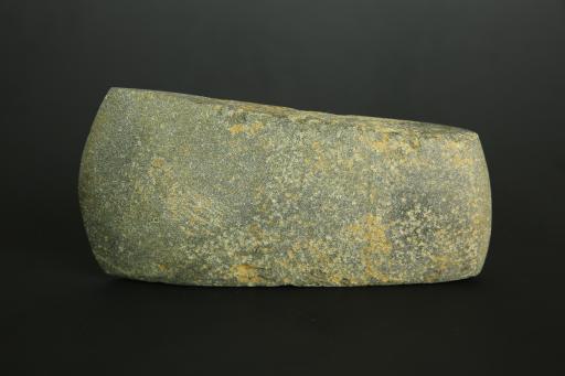 周弧刃青灰色石斧