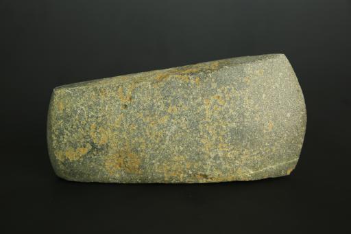 周弧刃青灰色石斧