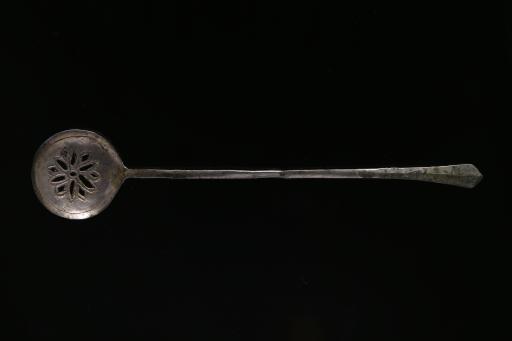 元漏勺形妆奁银具