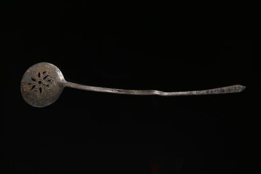 元漏勺形妆奁银具