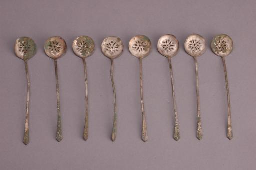 元漏勺形妆奁银具