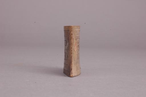 东汉弧腰回纹玉珌