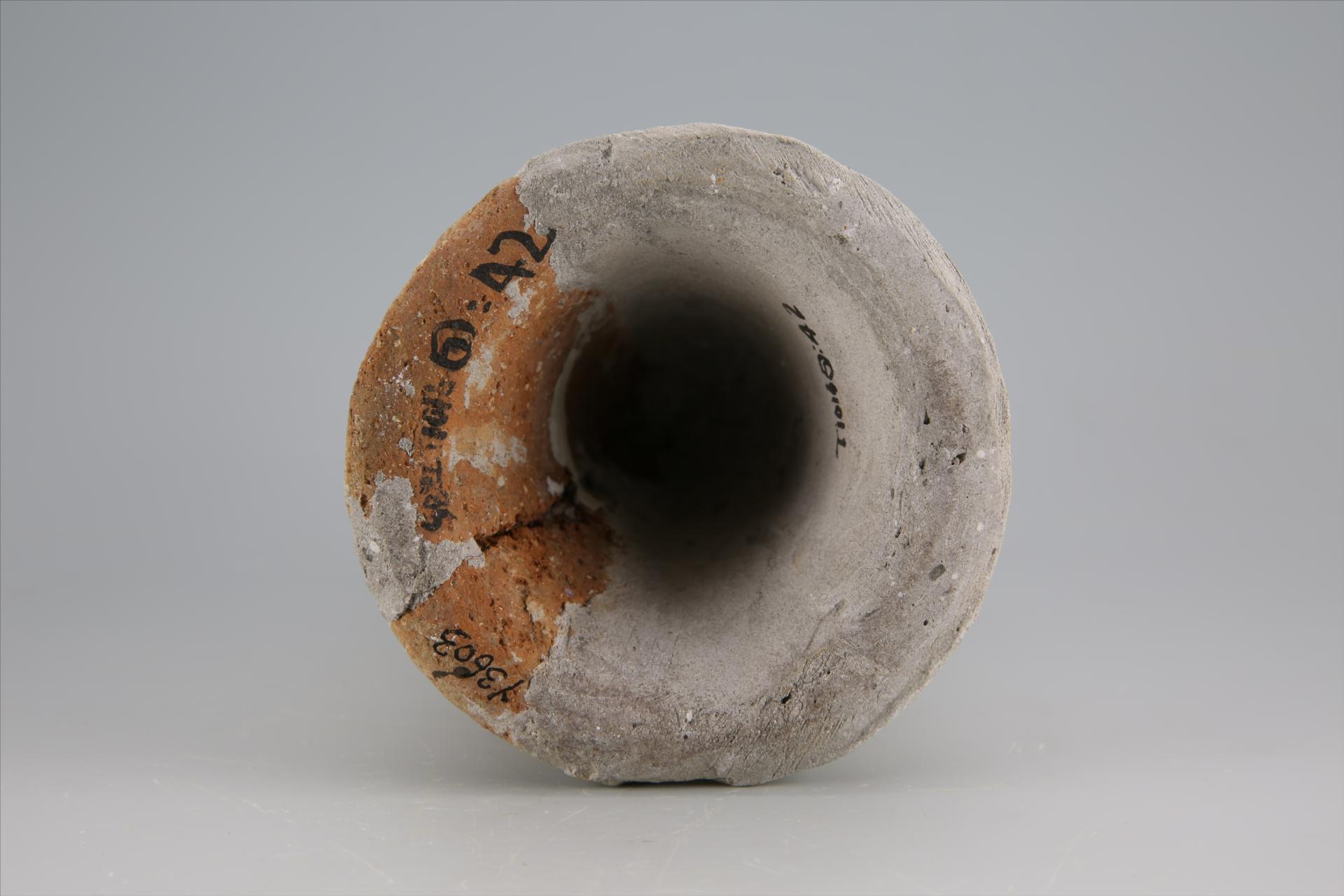 新石器时代大溪文化弧顶斜直壁刻划线纹红陶支座