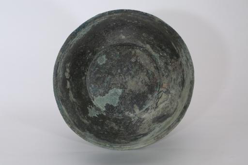 东汉凸弦纹铜盆