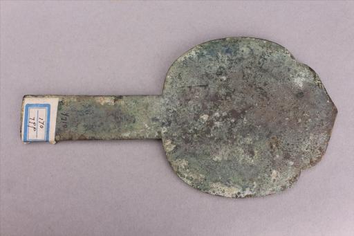 金桃形长柄双龙纹铜镜