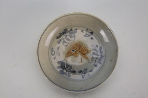 明金鱼花草纹青花瓷碟