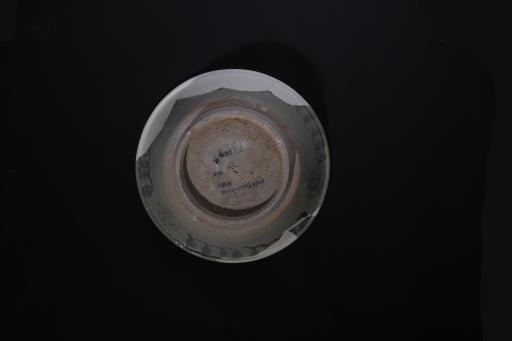 明敞口斜壁矮圈足青花瓷碗