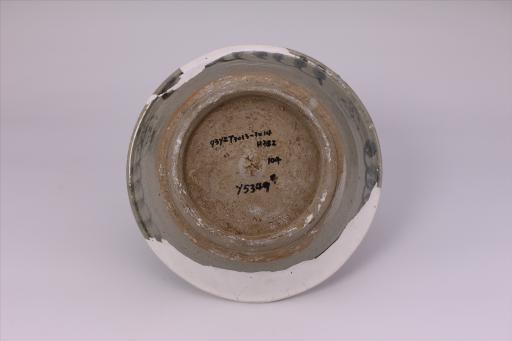 明敞口斜壁矮圈足青花瓷碗