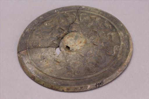 东汉神兽纹铜镜