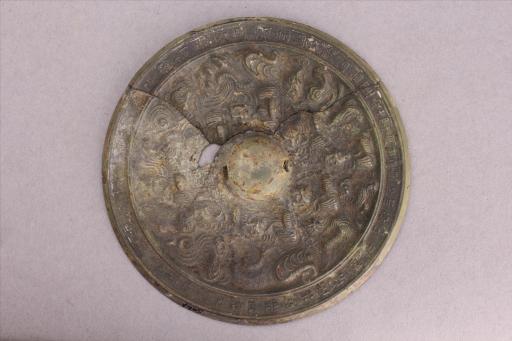 东汉神兽纹铜镜