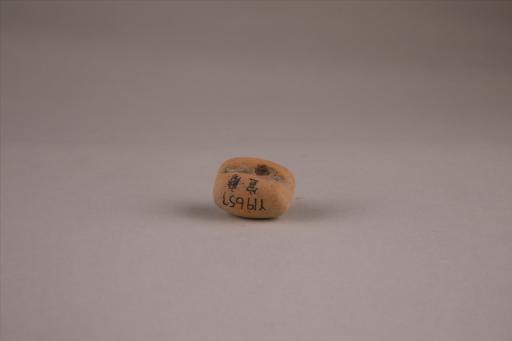商椭圆形凹槽夹细砂红褐陶网坠