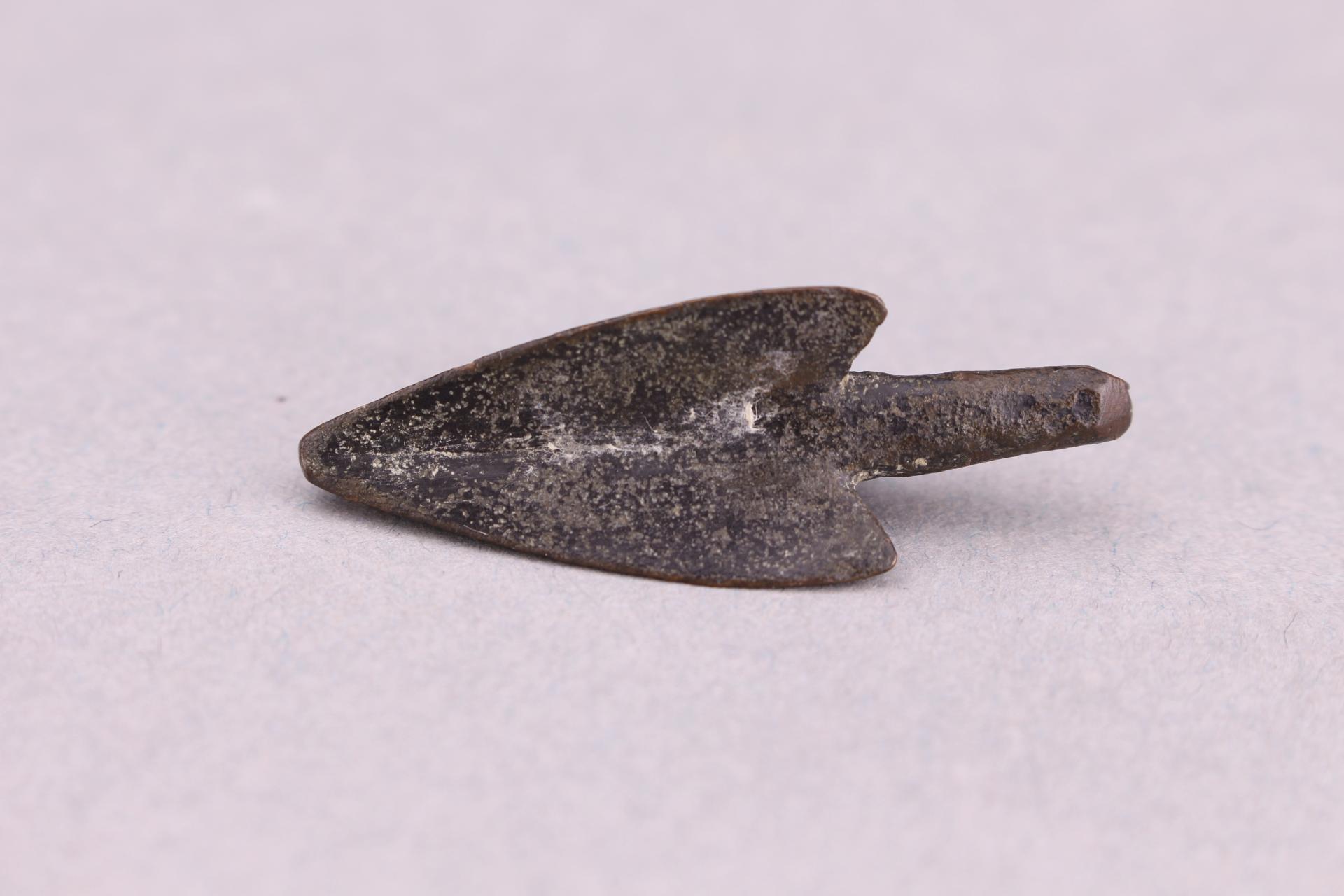 战国时期三翼圆铤铜箭镞