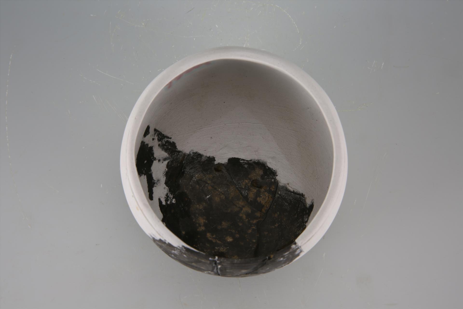 新石器时代屈家岭文化鼓腹圈足黑陶罐