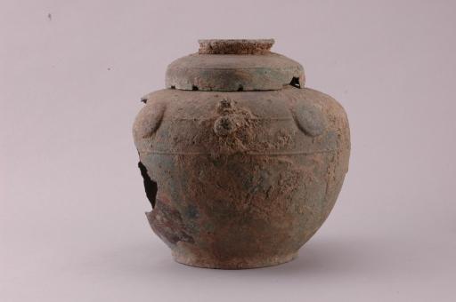 春秋时代弧腹平底圆圈形钮盖铜缶