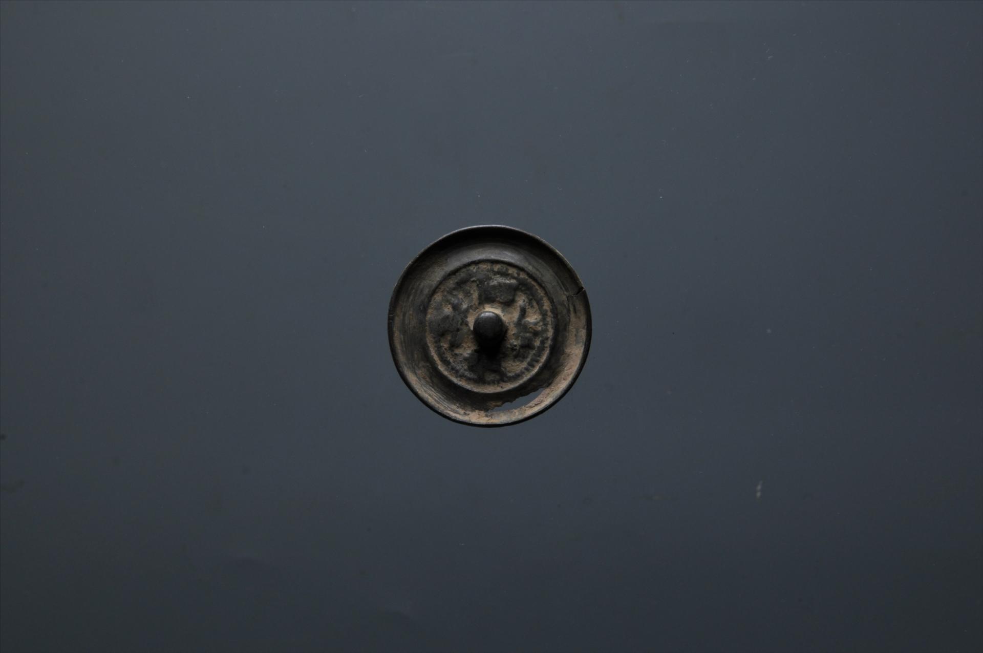 宋柱钮弦纹铜镜