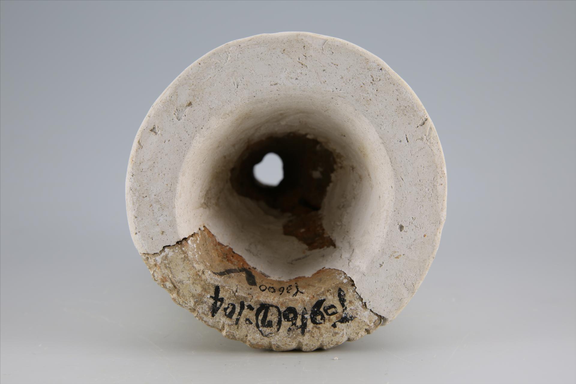 新石器时代大溪文化弧顶刻划线纹红陶支座