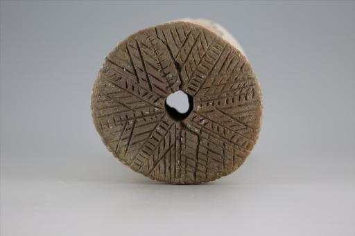 新石器时代大溪文化弧顶刻划线纹红陶支座