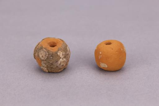 战国时期夹砂橙红陶球