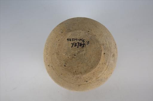 东汉方唇直腹夹砂浅黄陶井