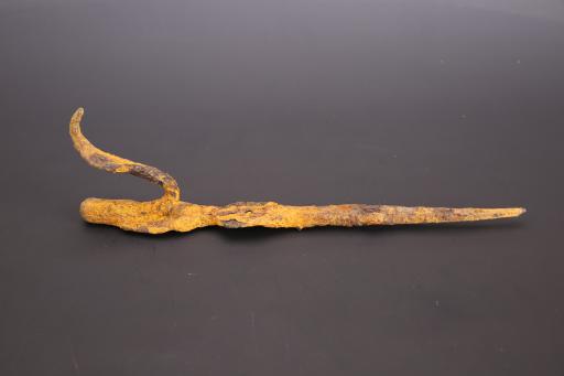 明带倒钩椭圆形柄铁锥形器