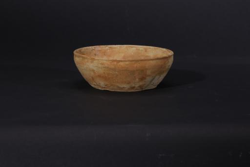 西晋鼓腹平底黄胎青釉瓷钵