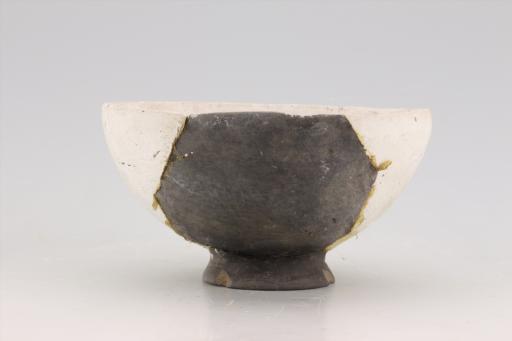 新石器时代屈家岭文化侈口弧腹圈足X形刻划符号泥质黑陶碗