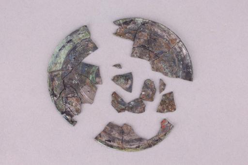 汉桥形钮铜镜