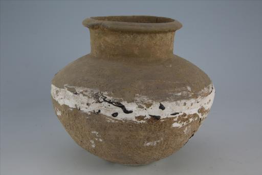 东汉侈口折沿弧肩鼓腹平底凹弦纹绳纹泥质灰陶罐