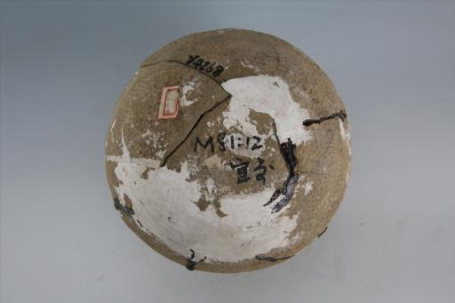 东汉侈口折沿弧肩鼓腹平底凹弦纹绳纹泥质灰陶罐