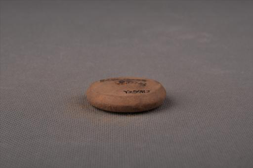 新石器时代屈家岭文化圆饼形中穿夹砂黄褐陶纺轮