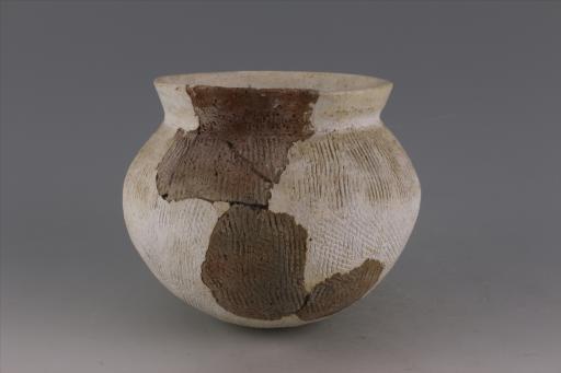 新石器时代屈家岭文化侈口鼓腹绳纹夹炭红褐陶釜