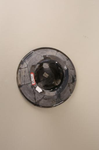 新石器时代屈家岭文化敞口浅腹镂孔高圈足泥质黑陶盘