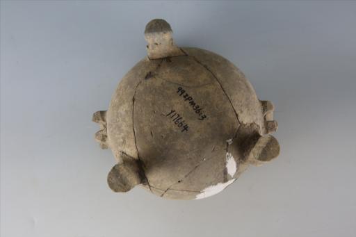 东汉子母敛口弧腹圜底方耳矮蹄足弧顶盖红彩泥质灰陶鼎