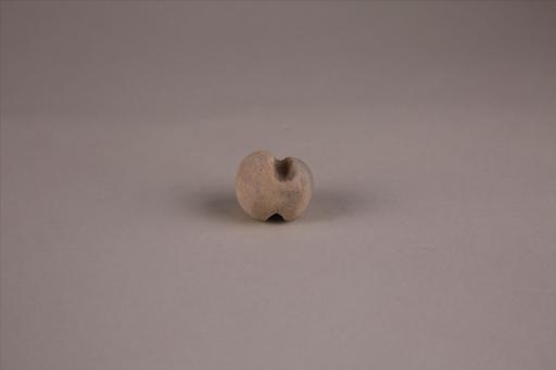 商圆形凹槽夹细砂黄褐陶网坠