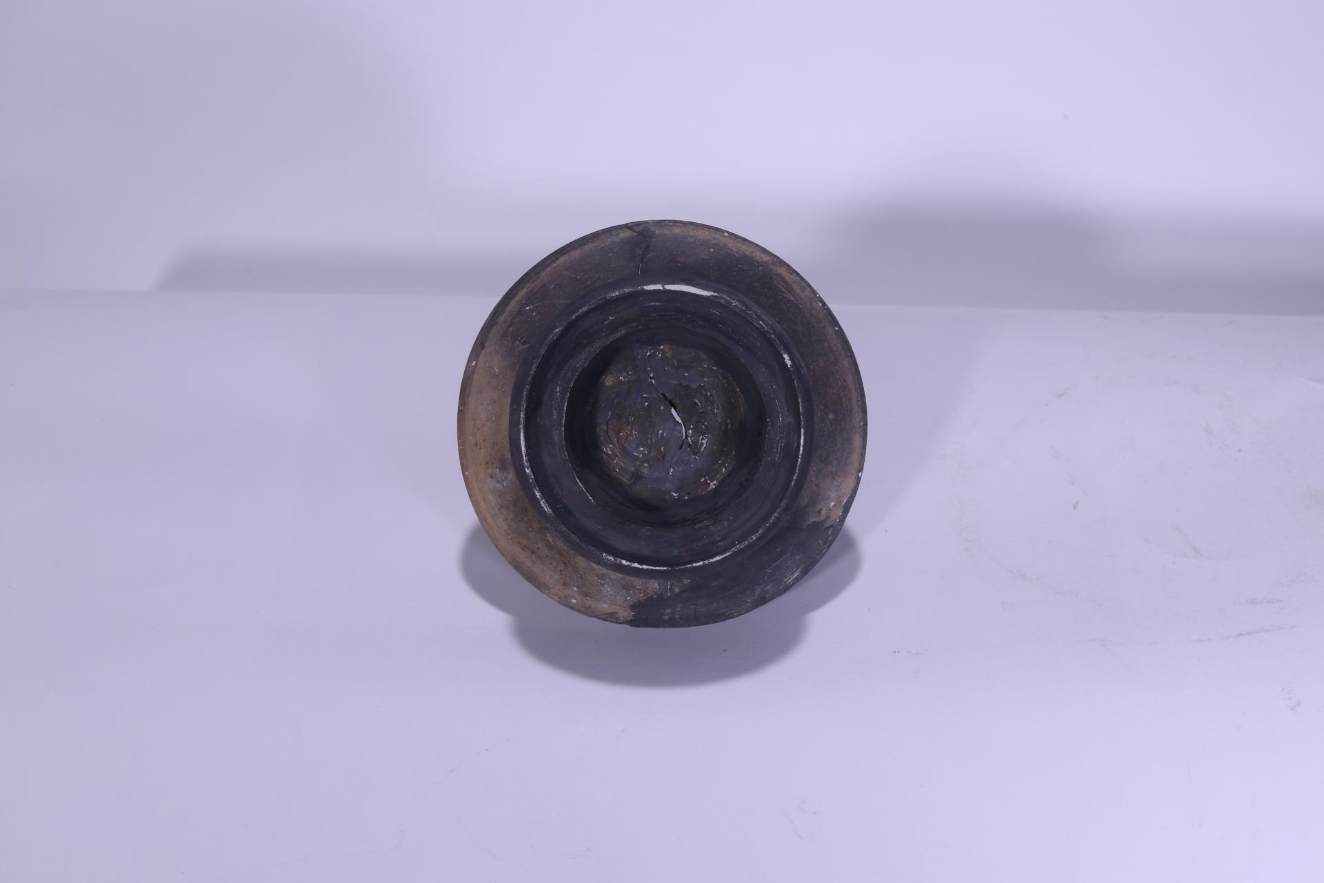 新石器时代屈家岭文化折腹夹砂黑陶盂