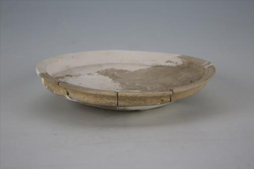 战国时期敞口平沿折腹泥质灰陶盘
