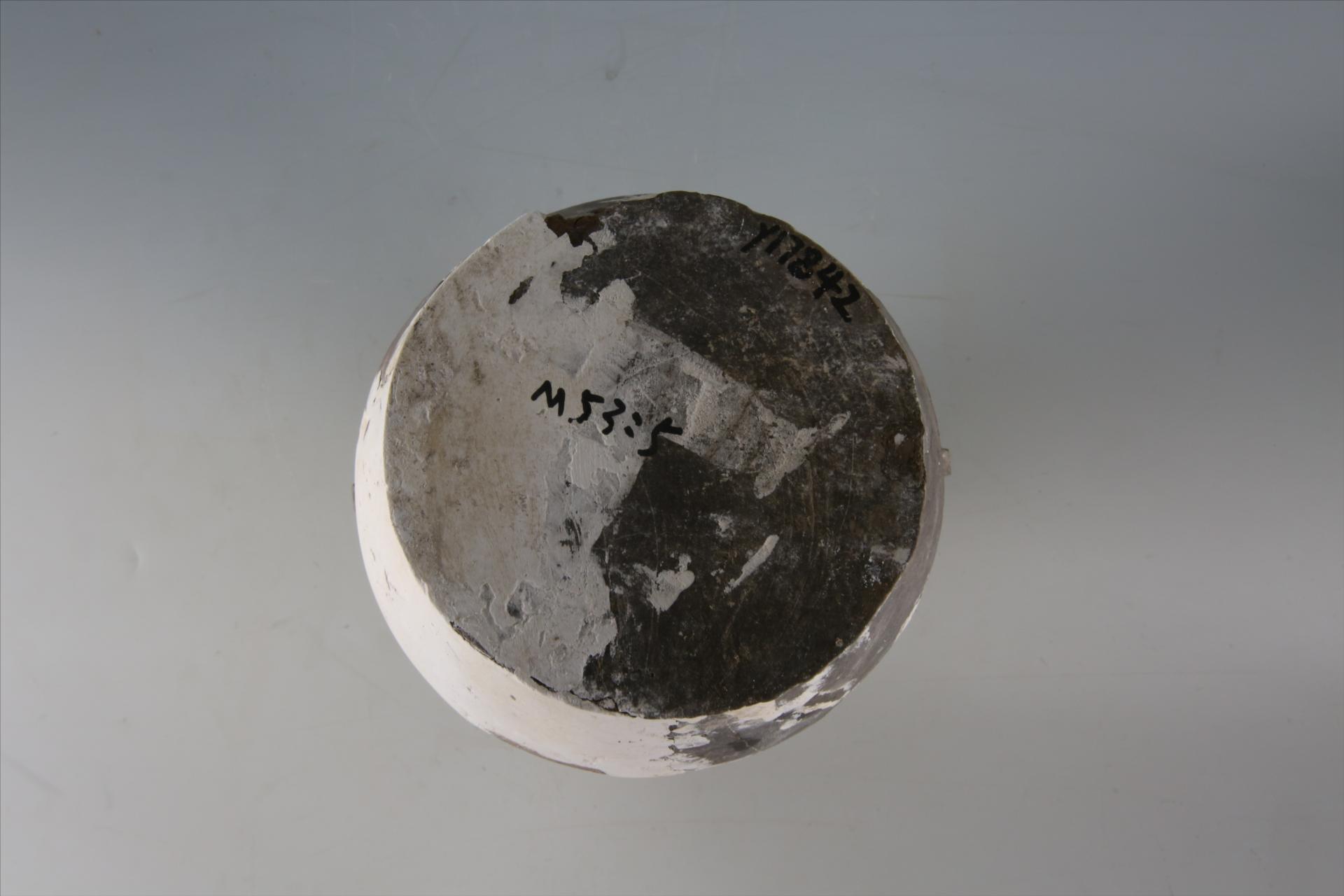 战国时期侈口束颈鼓腹假圈足铺首衔环鸟形纽弧顶盖弦纹三角形圆圈纹泥质灰黑陶壶