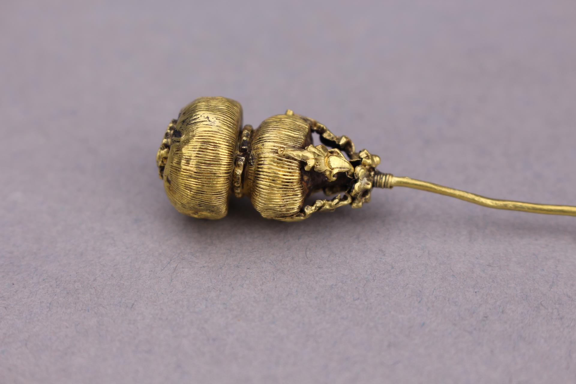 明倒葫芦形金耳环