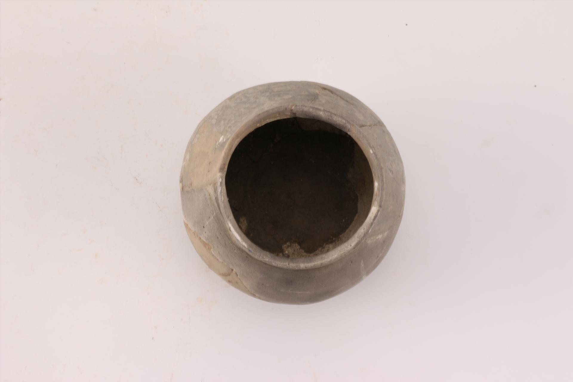 新石器时代屈家岭文化鼓腹平底黑皮陶罐