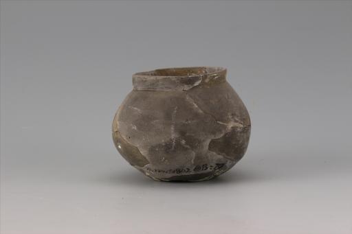 新石器时代屈家岭文化鼓腹平底黑皮陶罐