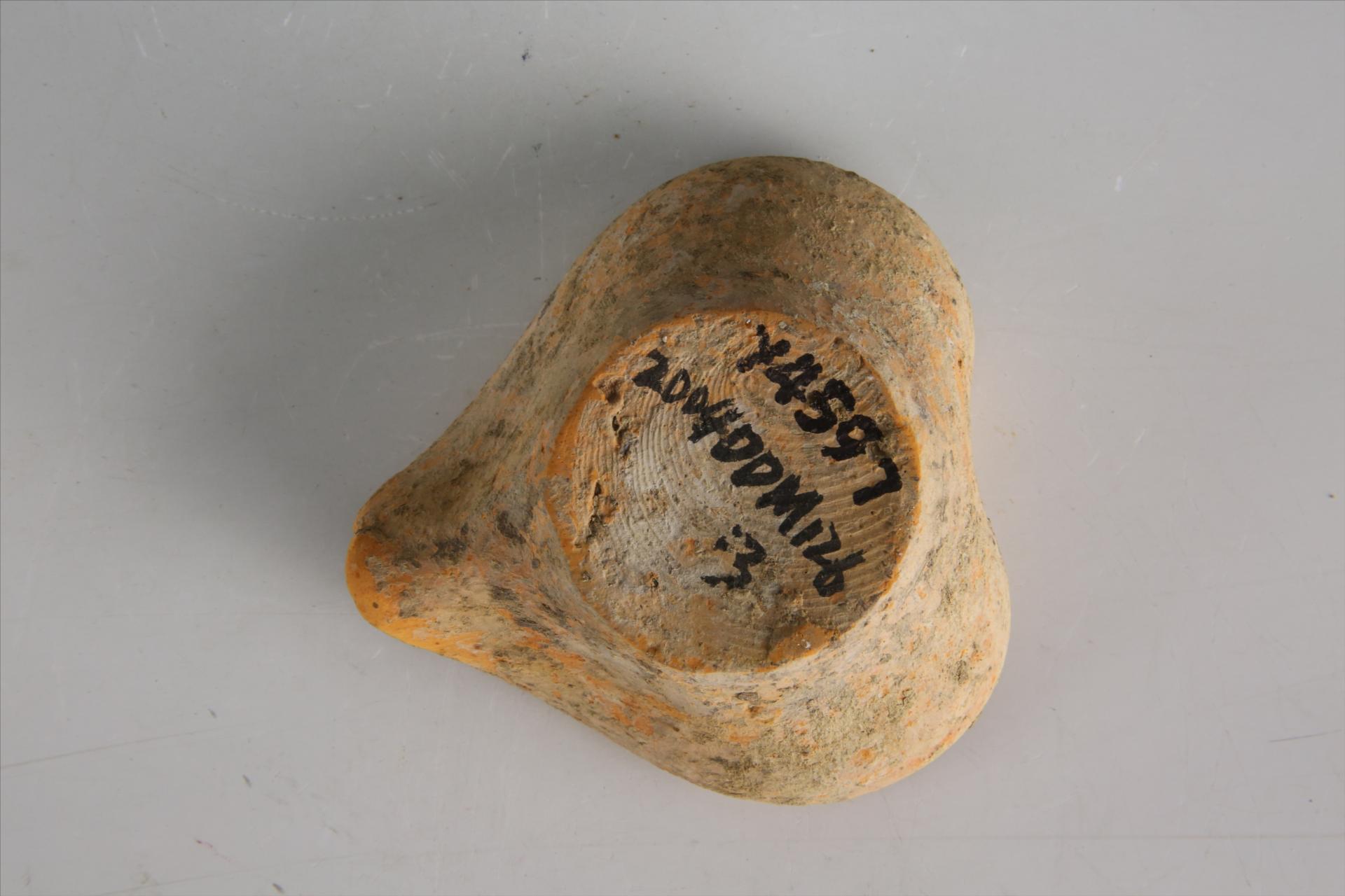 战国时期桃形泥质橙红陶匜