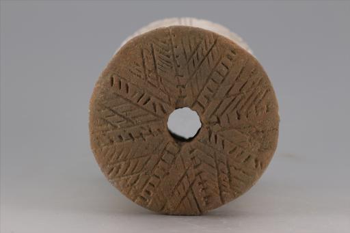 新石器时代大溪文化弧顶刻划线纹红陶支座