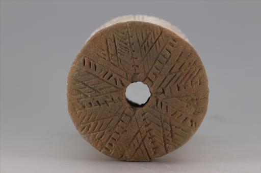 新石器时代大溪文化弧顶刻划线纹红陶支座