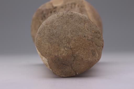 新石器时代城背溪文化戳印纹夹砂红陶支座